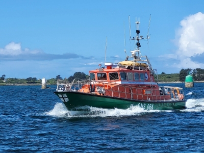 Passage de la SNSM qui rentre de mission dans l'Aber Wrac'h