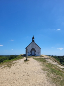 Tumulus St Michel et Chapelle