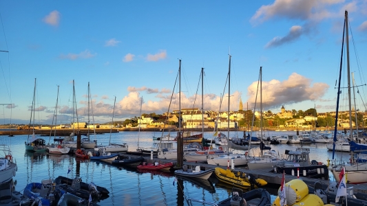 Marina de Tréboul au soleil couchant