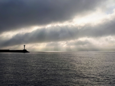 9h05 : nous quittons les ports de Brest sous une lumière céleste 😇