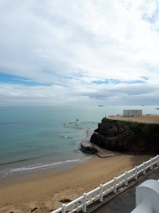 La piscine d'eau de mer et la plage du casino de Saint-Quay-Portrieux