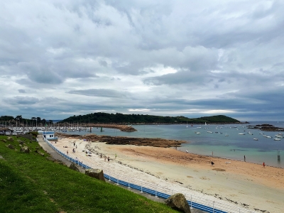 Le port de Trébeurden vu depuis la plage au nord de la mise à l'eau